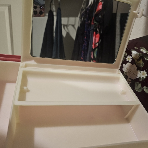 Vintage Ulta Barbie Pink and White Caboodle - Picture 5 of 5